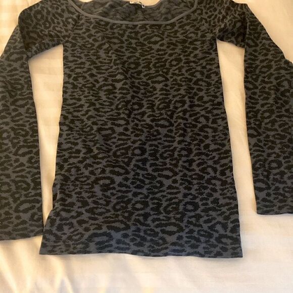 Nikibiki Long Sleeve Grey/Black Scoop Neck Woman’s Top. Size Small. - Picture 1 of 4